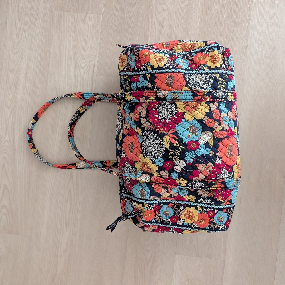 Vera Bradley Medium Duffle Excellent Happy Snails - Picture 5 of 13